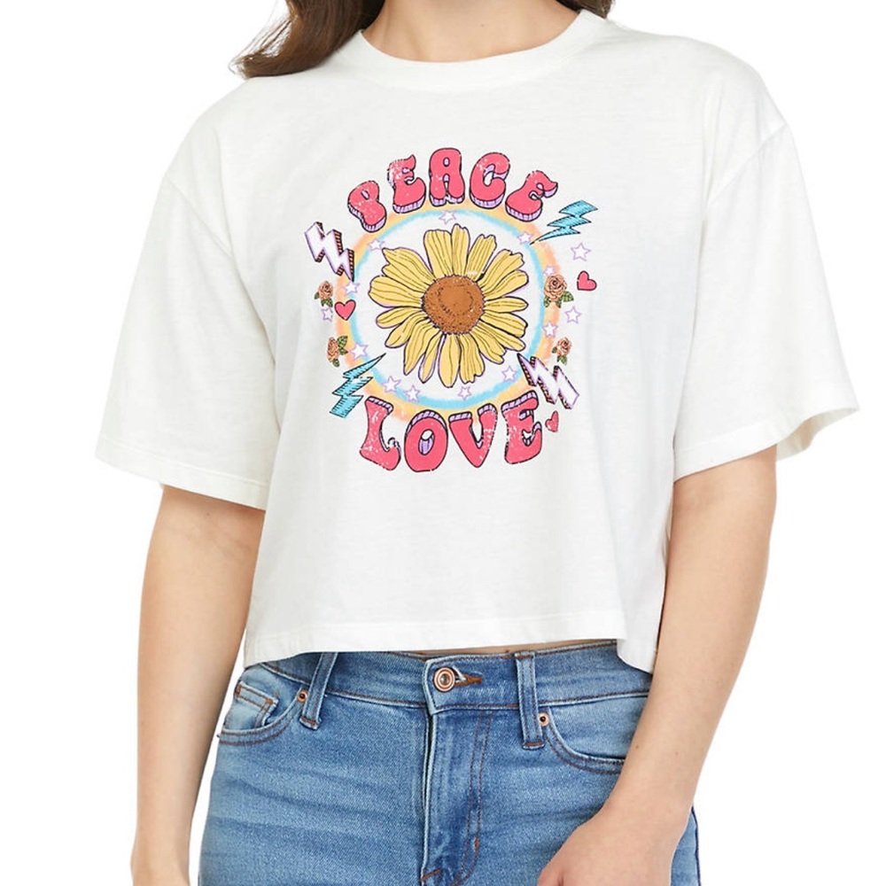 NWT Belle du Jour Short Sleeve Cropped Peace and Love Graphic T-Shirt